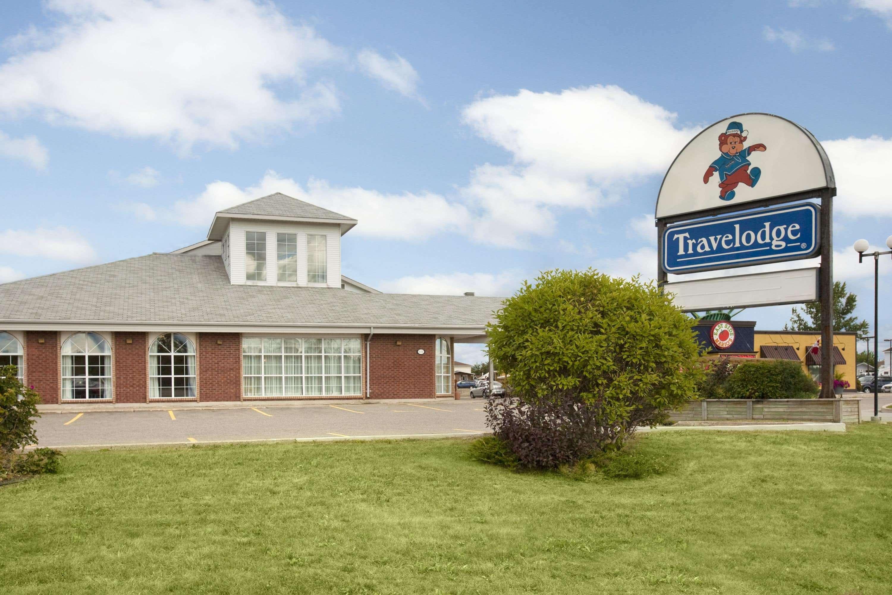 Travelodge By Wyndham Тимминс Экстерьер фото